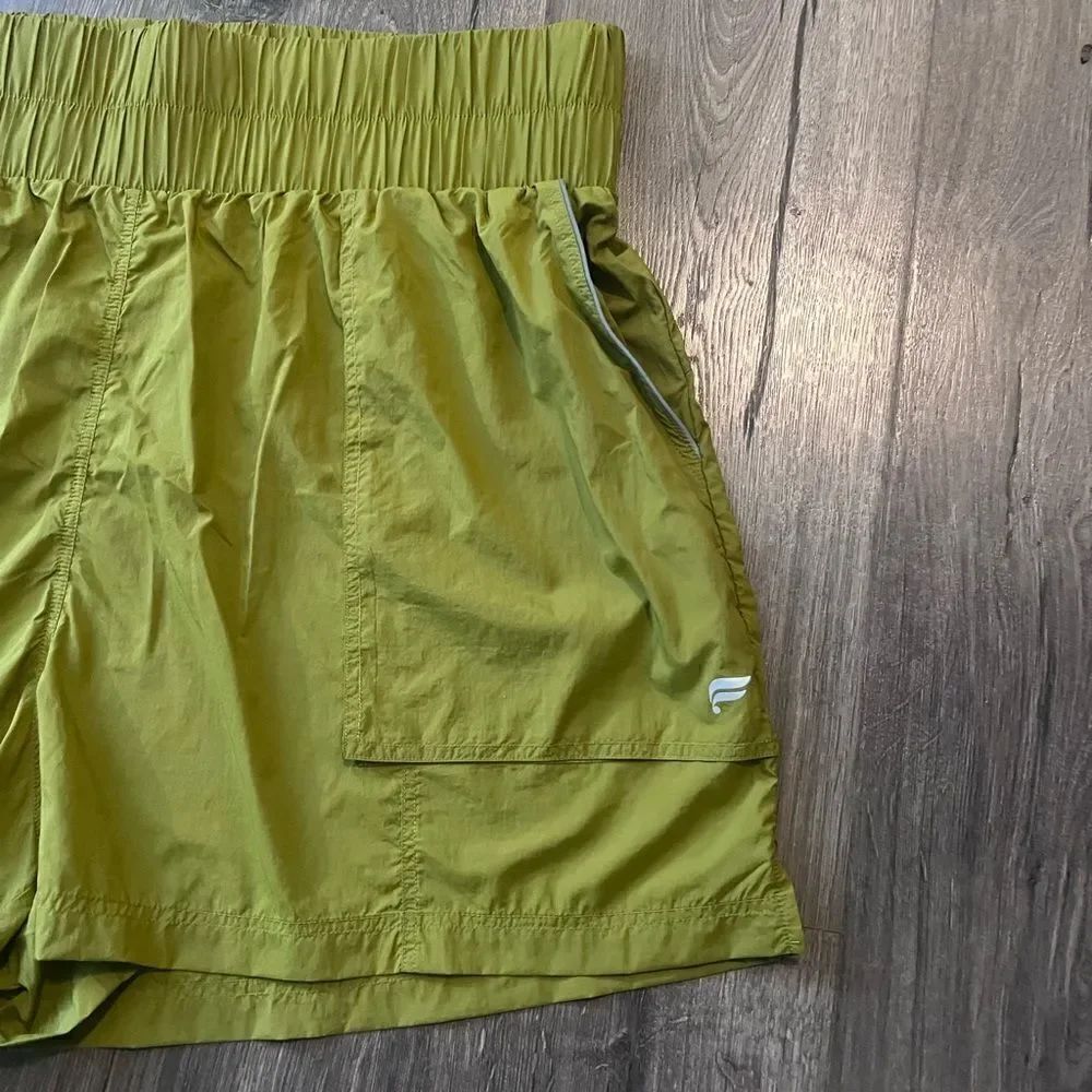 Fabletics Ultra High-Waisted Piped Nylon Short - Picture 6 of 7